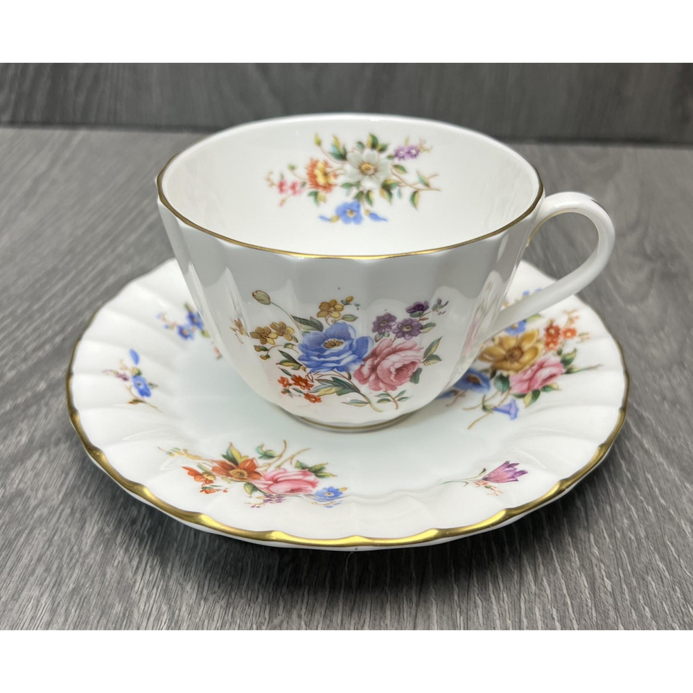Vintage Royal Worcester Roanoke Tea Cup & Saucer Floral Gold‎ England Bone China
